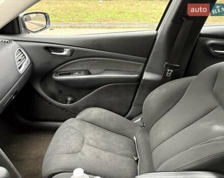 Белый Додж Дарт, объемом двигателя 2 л и пробегом 253 тыс. км за 4900 $, фото 17 на Automoto.ua