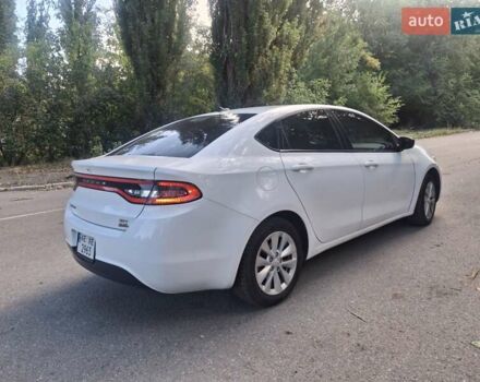 Белый Додж Дарт, объемом двигателя 2.4 л и пробегом 247 тыс. км за 8300 $, фото 4 на Automoto.ua