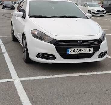 Белый Додж Дарт, объемом двигателя 2.36 л и пробегом 84 тыс. км за 9900 $, фото 1 на Automoto.ua