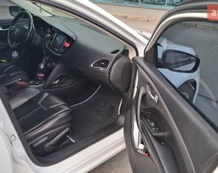 Белый Додж Дарт, объемом двигателя 2.4 л и пробегом 322 тыс. км за 8100 $, фото 5 на Automoto.ua