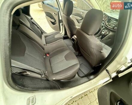 Білий Додж Дарт, об'ємом двигуна 2.4 л та пробігом 212 тис. км за 6900 $, фото 27 на Automoto.ua