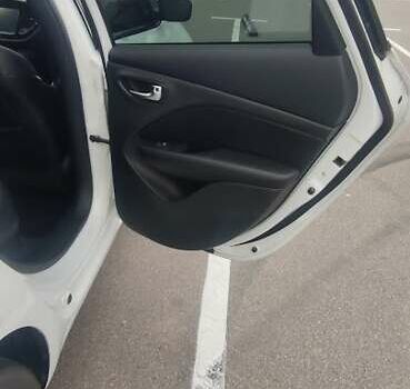 Белый Додж Дарт, объемом двигателя 2.36 л и пробегом 84 тыс. км за 9900 $, фото 11 на Automoto.ua