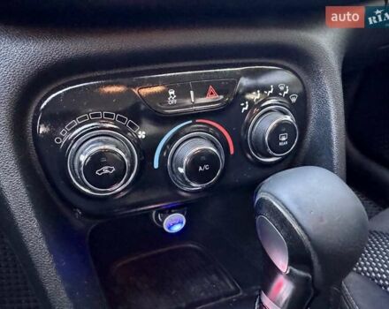 Белый Додж Дарт, объемом двигателя 2.4 л и пробегом 212 тыс. км за 6999 $, фото 66 на Automoto.ua