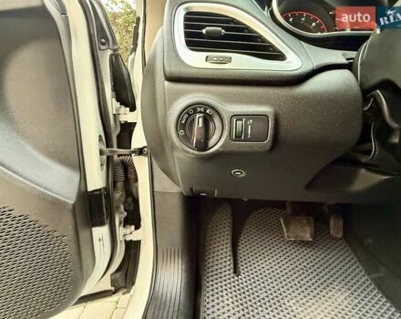 Білий Додж Дарт, об'ємом двигуна 2.4 л та пробігом 212 тис. км за 6900 $, фото 45 на Automoto.ua