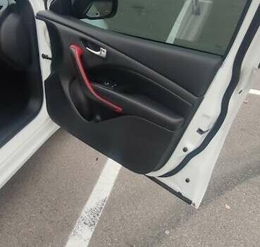 Белый Додж Дарт, объемом двигателя 2.36 л и пробегом 84 тыс. км за 9900 $, фото 12 на Automoto.ua