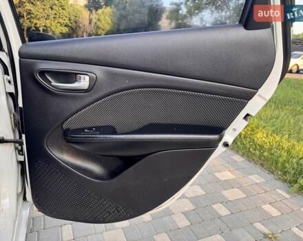 Белый Додж Дарт, объемом двигателя 2.4 л и пробегом 212 тыс. км за 6999 $, фото 55 на Automoto.ua