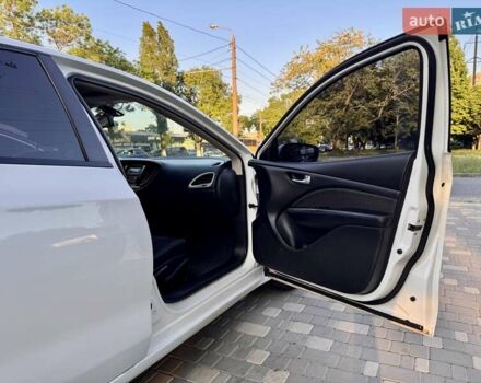 Белый Додж Дарт, объемом двигателя 2.4 л и пробегом 212 тыс. км за 6999 $, фото 39 на Automoto.ua