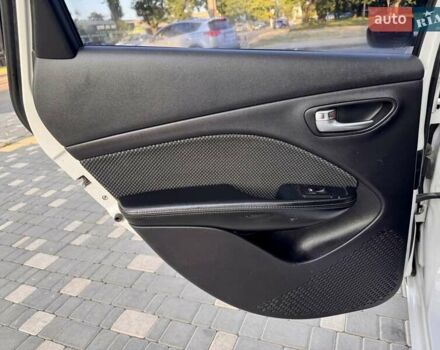 Белый Додж Дарт, объемом двигателя 2.4 л и пробегом 212 тыс. км за 6999 $, фото 56 на Automoto.ua