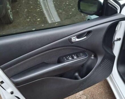 Білий Додж Дарт, об'ємом двигуна 2.36 л та пробігом 267 тис. км за 7000 $, фото 4 на Automoto.ua