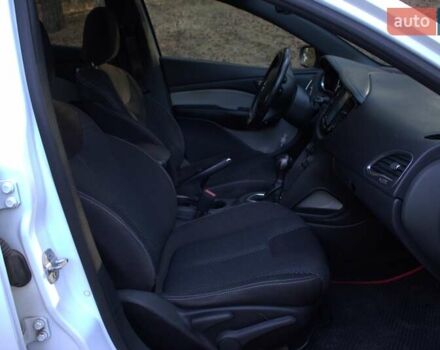 Белый Додж Дарт, объемом двигателя 2.4 л и пробегом 192 тыс. км за 9400 $, фото 10 на Automoto.ua