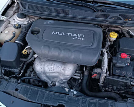 Білий Додж Дарт, об'ємом двигуна 2.36 л та пробігом 152 тис. км за 7000 $, фото 18 на Automoto.ua