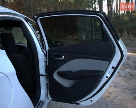 Белый Додж Дарт, объемом двигателя 2.4 л и пробегом 192 тыс. км за 9400 $, фото 15 на Automoto.ua