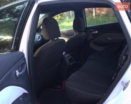 Белый Додж Дарт, объемом двигателя 2.4 л и пробегом 192 тыс. км за 9400 $, фото 12 на Automoto.ua