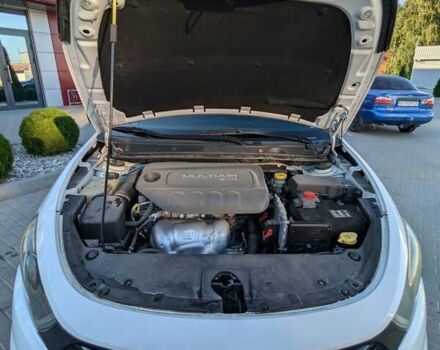 Белый Додж Дарт, объемом двигателя 2.4 л и пробегом 271 тыс. км за 8500 $, фото 7 на Automoto.ua