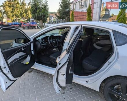 Белый Додж Дарт, объемом двигателя 2.4 л и пробегом 271 тыс. км за 8500 $, фото 9 на Automoto.ua