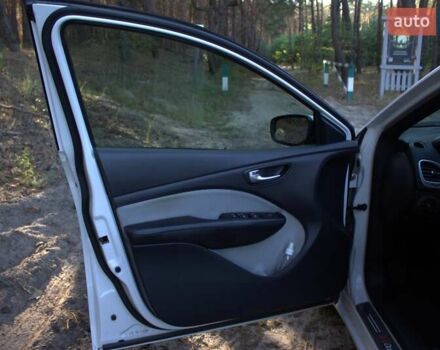 Белый Додж Дарт, объемом двигателя 2.4 л и пробегом 192 тыс. км за 9400 $, фото 13 на Automoto.ua