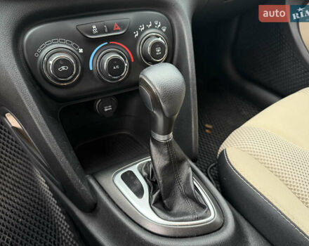 Білий Додж Дарт, об'ємом двигуна 2.36 л та пробігом 163 тис. км за 8999 $, фото 7 на Automoto.ua