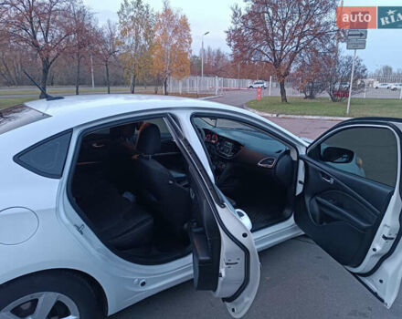 Білий Додж Дарт, об'ємом двигуна 2.36 л та пробігом 152 тис. км за 7000 $, фото 6 на Automoto.ua