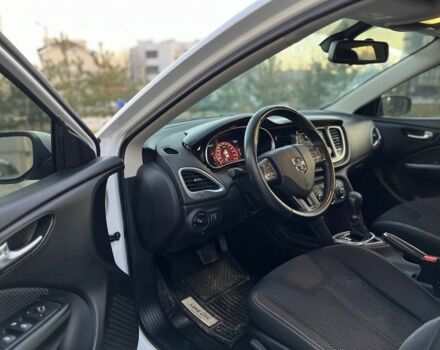 Білий Додж Дарт, об'ємом двигуна 2.4 л та пробігом 204 тис. км за 8800 $, фото 6 на Automoto.ua