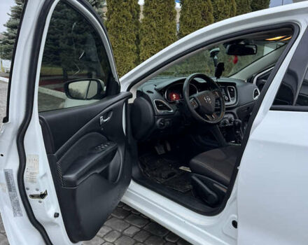 Белый Додж Дарт, объемом двигателя 2.4 л и пробегом 206 тыс. км за 9800 $, фото 15 на Automoto.ua