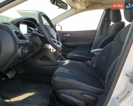 Белый Додж Дарт, объемом двигателя 2.4 л и пробегом 135 тыс. км за 2300 $, фото 6 на Automoto.ua