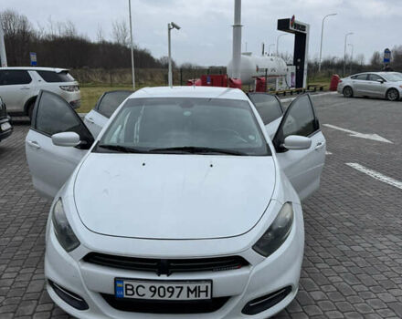 Белый Додж Дарт, объемом двигателя 2.4 л и пробегом 206 тыс. км за 9800 $, фото 5 на Automoto.ua