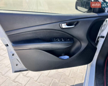 Белый Додж Дарт, объемом двигателя 2.4 л и пробегом 280 тыс. км за 7700 $, фото 9 на Automoto.ua