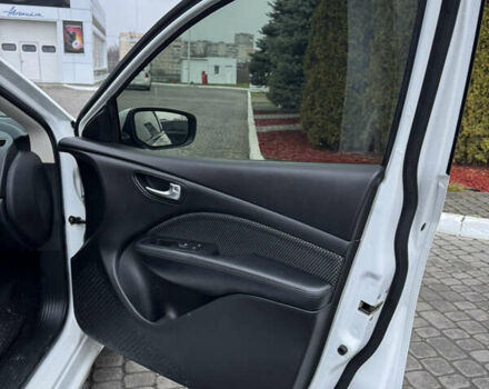 Белый Додж Дарт, объемом двигателя 2.4 л и пробегом 206 тыс. км за 9800 $, фото 14 на Automoto.ua