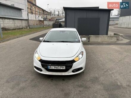 Белый Додж Дарт, объемом двигателя 2 л и пробегом 253 тыс. км за 4900 $, фото 1 на Automoto.ua