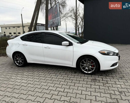 Белый Додж Дарт, объемом двигателя 2 л и пробегом 198 тыс. км за 8100 $, фото 1 на Automoto.ua