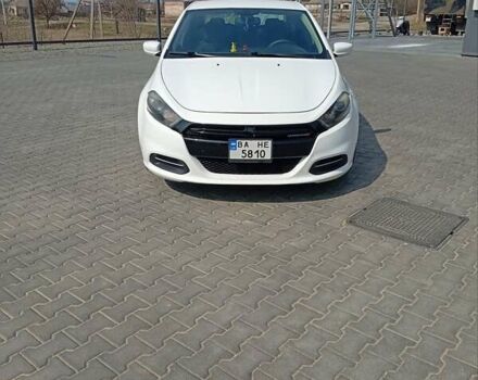 Белый Додж Дарт, объемом двигателя 2 л и пробегом 144 тыс. км за 8000 $, фото 1 на Automoto.ua