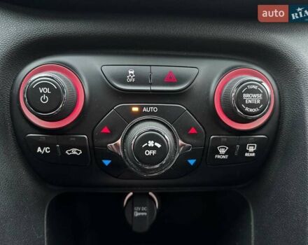 Черный Додж Дарт, объемом двигателя 1.37 л и пробегом 172 тыс. км за 7990 $, фото 21 на Automoto.ua