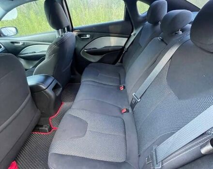 Красный Додж Дарт, объемом двигателя 2.36 л и пробегом 120 тыс. км за 9600 $, фото 15 на Automoto.ua