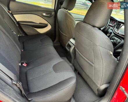 Красный Додж Дарт, объемом двигателя 2.36 л и пробегом 140 тыс. км за 7500 $, фото 14 на Automoto.ua