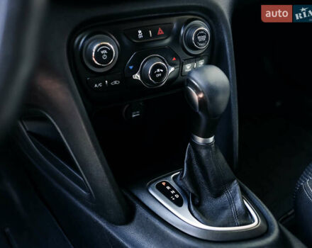 Красный Додж Дарт, объемом двигателя 2.4 л и пробегом 165 тыс. км за 9500 $, фото 18 на Automoto.ua