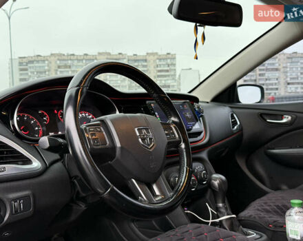 Красный Додж Дарт, объемом двигателя 2 л и пробегом 198 тыс. км за 7999 $, фото 8 на Automoto.ua