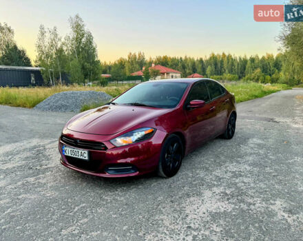 Красный Додж Дарт, объемом двигателя 2.36 л и пробегом 197 тыс. км за 8500 $, фото 1 на Automoto.ua