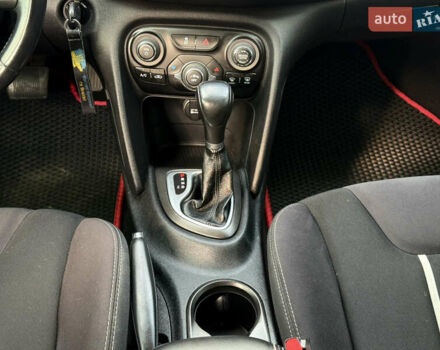 Сірий Додж Дарт, об'ємом двигуна 2.4 л та пробігом 214 тис. км за 8000 $, фото 13 на Automoto.ua