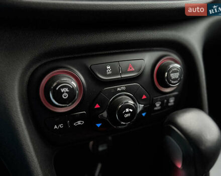 Серый Додж Дарт, объемом двигателя 2.4 л и пробегом 270 тыс. км за 8800 $, фото 12 на Automoto.ua