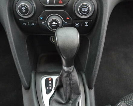 Серый Додж Дарт, объемом двигателя 2.36 л и пробегом 149 тыс. км за 8700 $, фото 25 на Automoto.ua