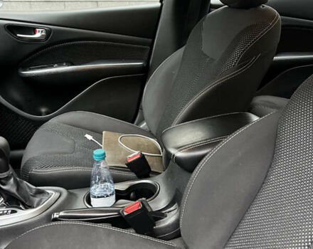 Серый Додж Дарт, объемом двигателя 2.36 л и пробегом 182 тыс. км за 7700 $, фото 16 на Automoto.ua