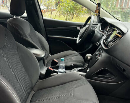 Серый Додж Дарт, объемом двигателя 2.36 л и пробегом 182 тыс. км за 7700 $, фото 10 на Automoto.ua