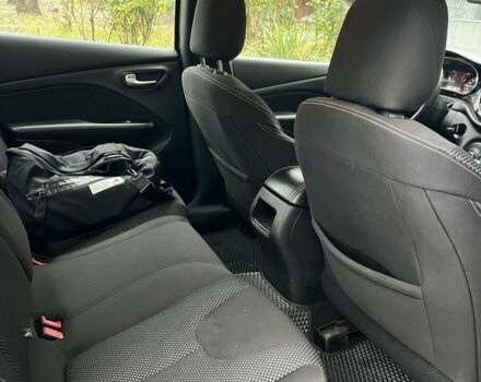 Серый Додж Дарт, объемом двигателя 2.4 л и пробегом 182 тыс. км за 7700 $, фото 14 на Automoto.ua