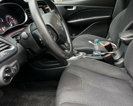 Серый Додж Дарт, объемом двигателя 2.36 л и пробегом 182 тыс. км за 7700 $, фото 15 на Automoto.ua