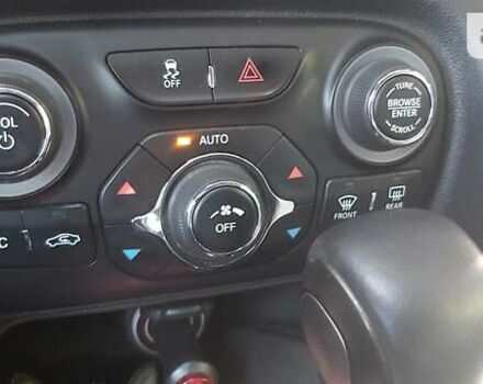 Серый Додж Дарт, объемом двигателя 2.4 л и пробегом 100 тыс. км за 9300 $, фото 10 на Automoto.ua