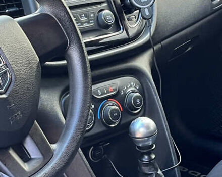 Синий Додж Дарт, объемом двигателя 2 л и пробегом 326 тыс. км за 7500 $, фото 14 на Automoto.ua