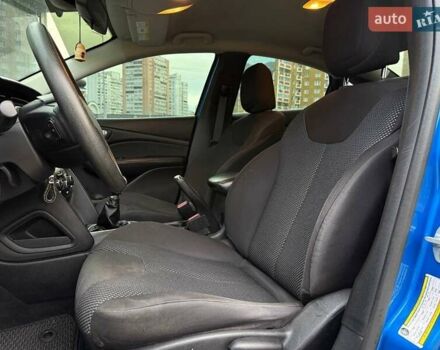 Синий Додж Дарт, объемом двигателя 2 л и пробегом 187 тыс. км за 7490 $, фото 8 на Automoto.ua