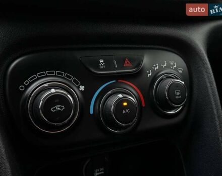 Синий Додж Дарт, объемом двигателя 2 л и пробегом 187 тыс. км за 6990 $, фото 22 на Automoto.ua