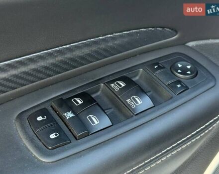 Белый Додж Дюранго, объемом двигателя 5.65 л и пробегом 106 тыс. км за 29000 $, фото 38 на Automoto.ua