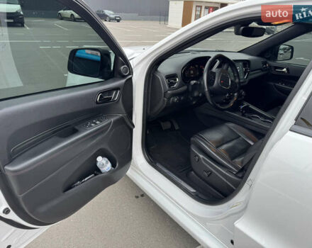 Белый Додж Дюранго, объемом двигателя 5.65 л и пробегом 73 тыс. км за 36000 $, фото 9 на Automoto.ua